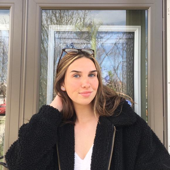 Meet your Posher, Makayla - Picture 1 of 1